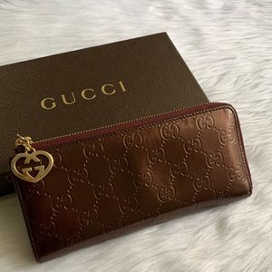 SOLD Authentic GUCCI Zippy wallet